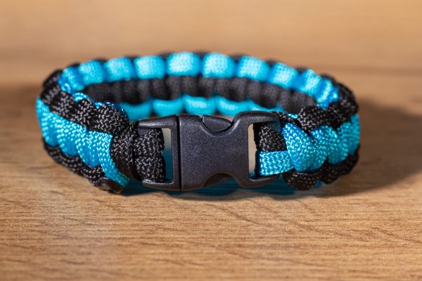 Kék-fekete cobra paracord karkötő