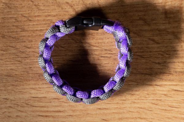 Lila-szürke cobra paracord karkötő