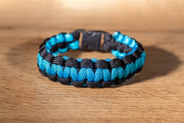 Kék-fekete paracord karkötő