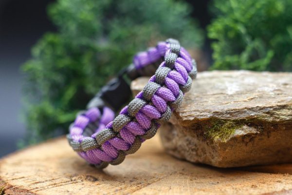 Lila-szürke cobra paracord karkötő