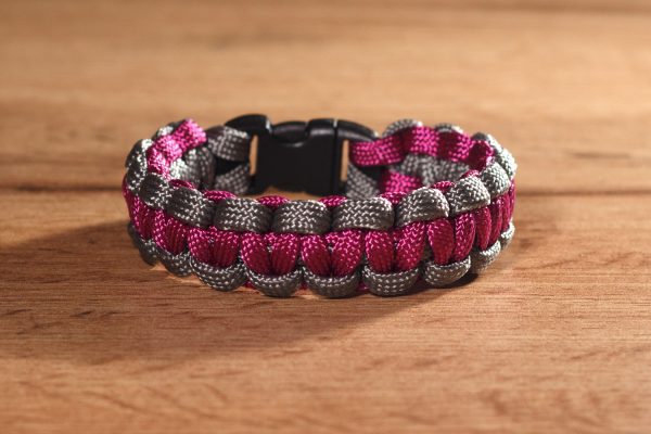 Magenta-Szürke paracord karkötő