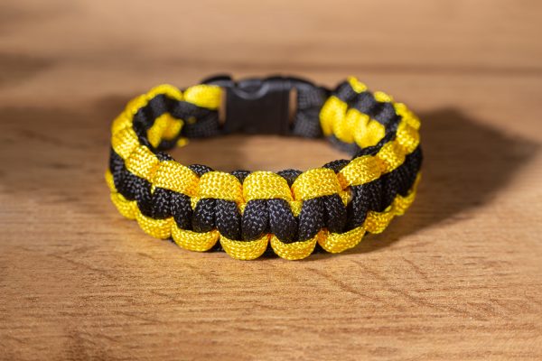 Sárga-fekete paracord karkötő