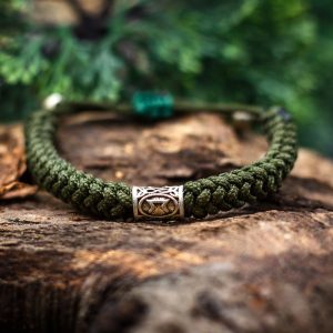zöld paracordból készült karkötő viking rúna gyönggyel